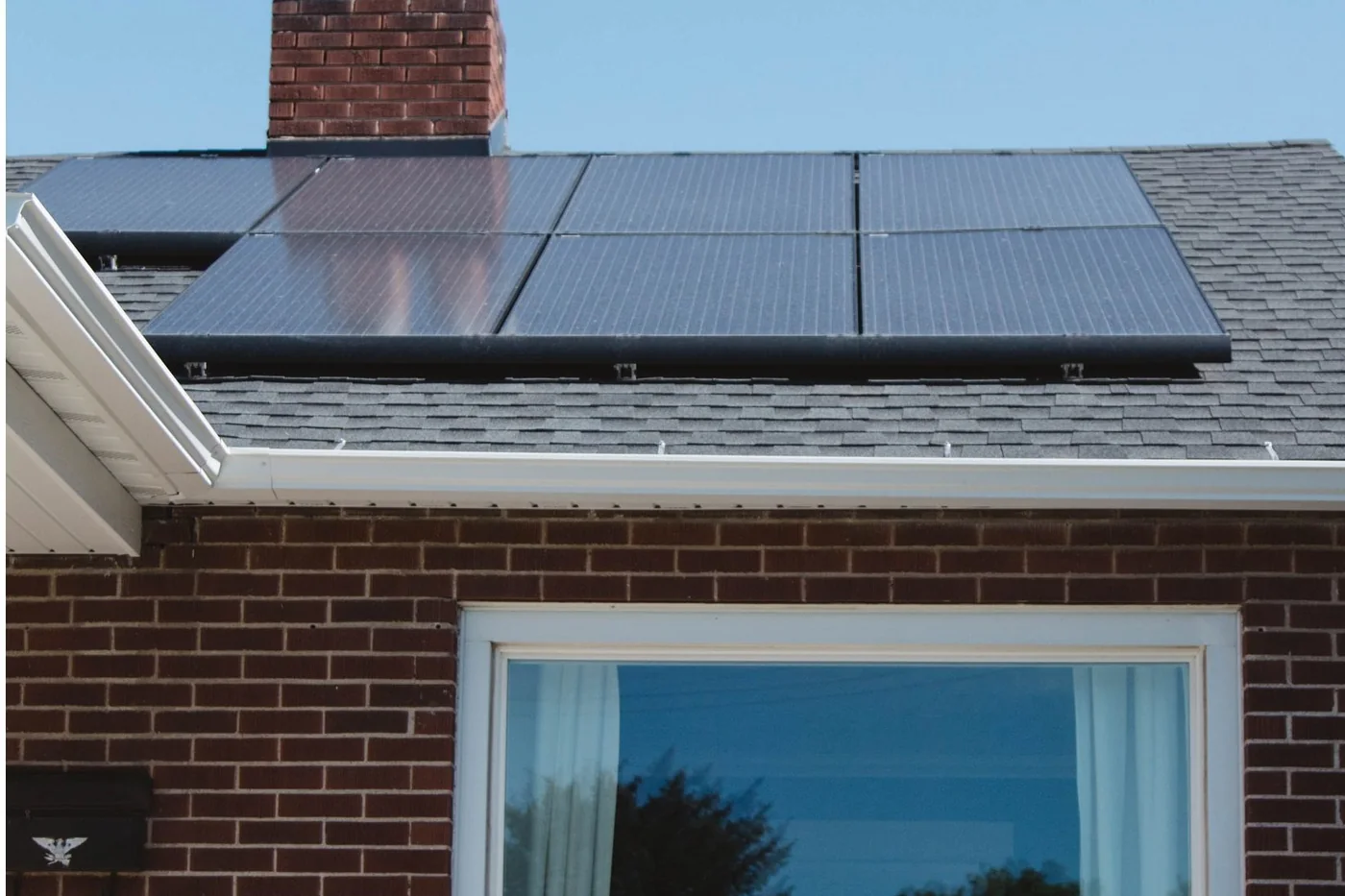 Toiture residentielle equipee de panneaux solaires